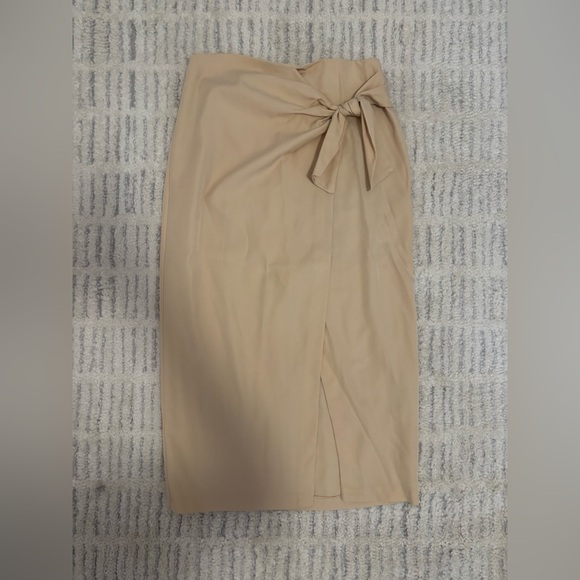 NWT Zara Wrap Skirt with Bow Detail - Picture 2 of 3